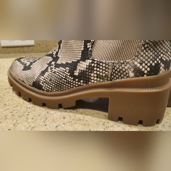 Python Print Combat Boots - Picture 6 of 10